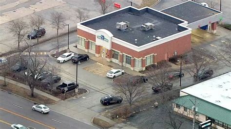 Fifth Third Bank robbery Des Plaines: FBI searching for suspects after ...