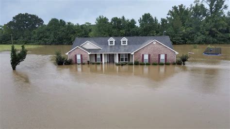 Mississippi River flooding prompts evacuations, sandbagging | PBS News