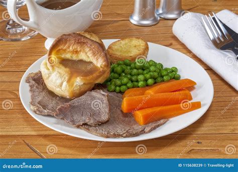 Roast Beef and Yorkshire Pudding Stock Image - Image of carrots, sunday ...