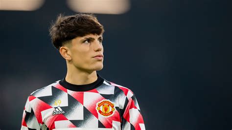 Man Utd teenager Alejandro Garnacho close to signing new contract ...