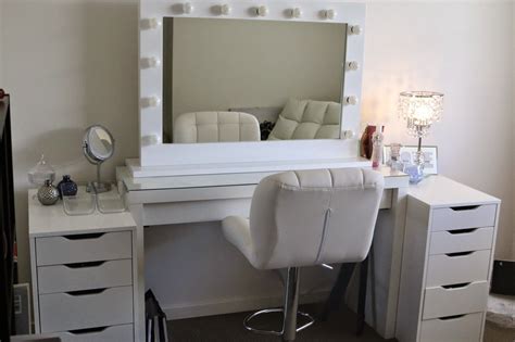 IKEA MAKEUP VANITY & HOLLYWOOD LIGHTS! | Bedroom vanity set, Diy vanity ...