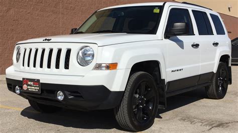 2022 Jeep Patriot White With Black Rims