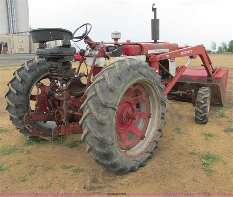 Farmall 560 tractor in Sleepy Eye, MN | Item I2519 sold | Purple Wave