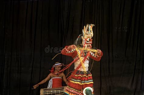 Art and Culture Dancers in Traditional Costume, Kandy Dancers Editorial ...