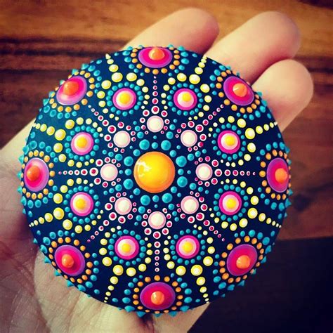 Amazing Mandala Dot Painting Patterns On Stones By Lina West | Mandala ...