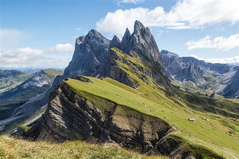 7 Best Dolomites Hiking Trails You Can Do In A Day - Follow Me Away