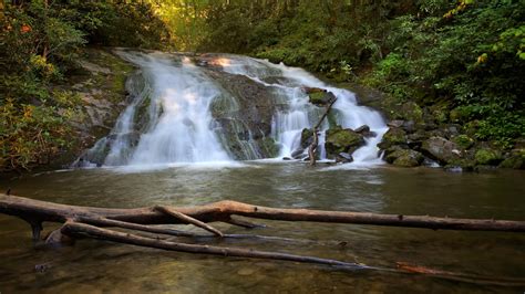 Explore the majestic waterfalls near Bryson City and the Great Smoky ...