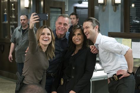 Warren Leight Teases 'Law & Order: SVU' Crossover With 'Chicago Fire ...