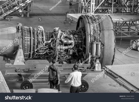 Jet Engine Remove Aircraft Airplane Maintenance Stock Photo 1564419031 ...