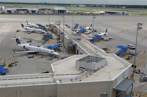 Houston Hobby Airport most-improved flight traffic delays, per U.S ...