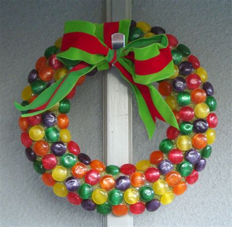 TEXTILE TROLLEY: How to make a Candy Wreath