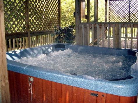 8 Bedroom Luxury Chalet with Hot Tub – Sleeps 18 – $4,680 (non ...