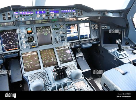 Instruments, Cockpit, Airbus, A380-800, Lufthansa Stock Photo - Alamy