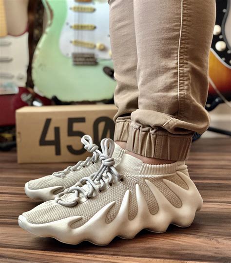 Yeezy 450 Cloud White. : Sneakers