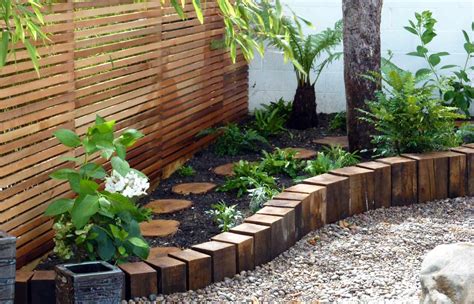 The Best Of Wooden Garden Edging Ideas - DECOOMO