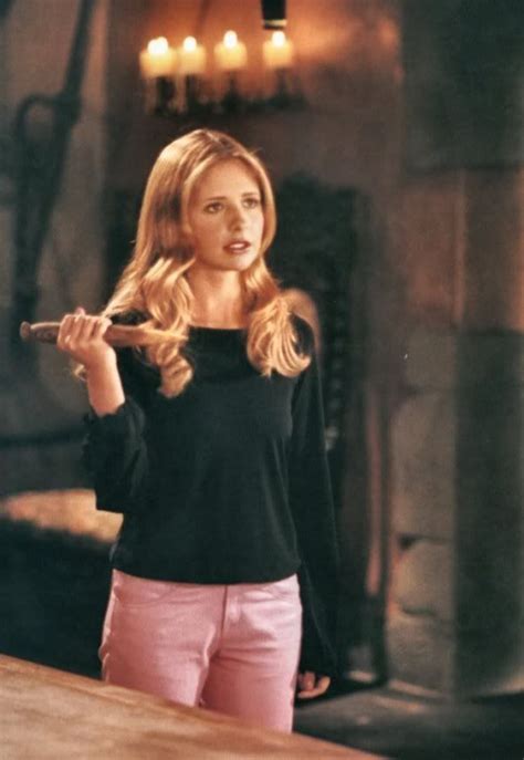 Buffy's Top 10 Outfits From "Buffy the Vampire Slayer" - ReelRundown