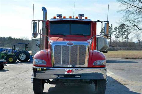 Peterbilt 335 Flatbed (2010) : Medium Trucks