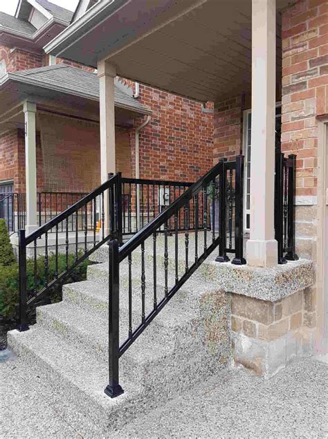 Aluminum Porch Railings in Totonro | Screen Porch Railing Ideas