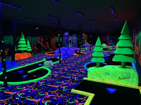 Black Light Minigolf | Zeppelin Hellas | Indoor mini-golf adventure!