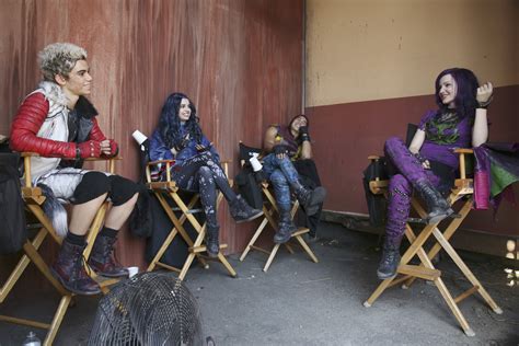 Behind the Scenes Special on Disney Descendants To Air August 9 ...