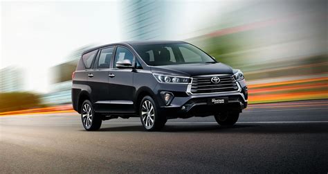 Toyota Innova Crysta Diesel G Price, Specs, Top Speed & Mileage in India