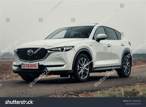 139 Mazda Cx5 Black Black Wheels Images, Stock Photos & Vectors ...