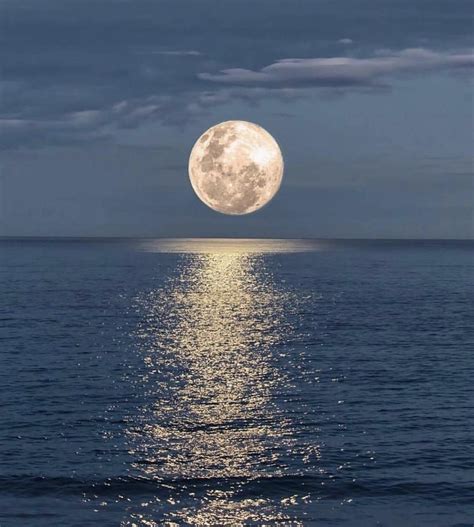 Reflection of the moon on the ocean : r/pics