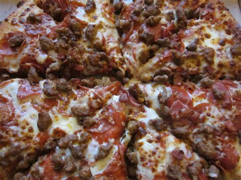 File:Pizza Hut Meat Lover's pizza 2.JPG - Wikimedia Commons