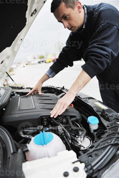 man car repair 10999147 Stock Photo at Vecteezy