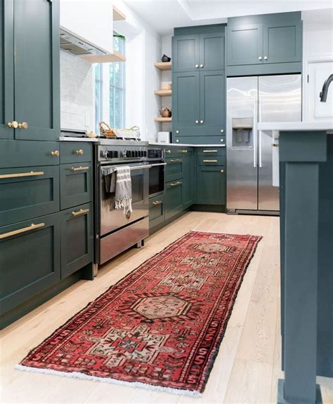 Fall-ing hard for this dark green @forbesfixer kitchen that we'd love ...