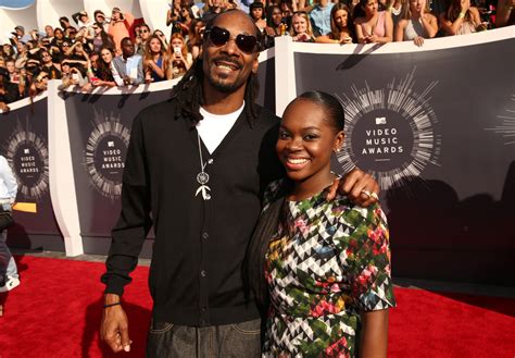 Snoop Dogg Thinks Daughter Cori Broadus Is Mom Shante's Lookalike in a ...