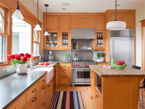 Oak Kitchen Cabinets Make Your Kitchen Look Classy and Appealing