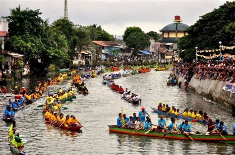 Peñafrancia Festival 2013: Fluvial Procession - The Daily Posh | A ...