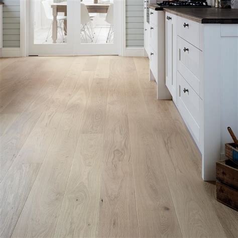 Howdens Light White Oak Engineered Flooring 2.38m² Pack | Howdens