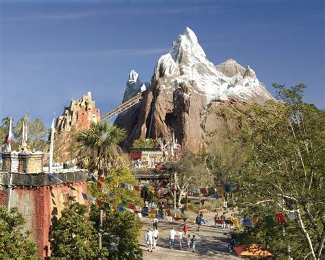 Video: Take a ride on Expedition Everest at Disney World - Disney Diary