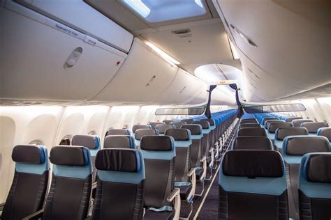 KLM unveils refreshed 737-800 interiors | PaxEx.Aero