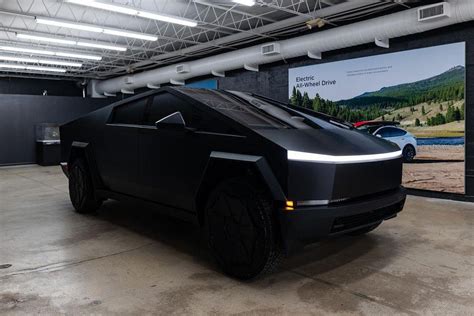 Black Tesla Cybertruck Vinyl Wraps: Matte vs Satin vs Glossy Black