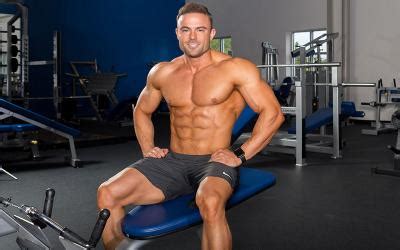 Shredded! A Complete Guide To Getting to 10% Body Fat | Muscle & Strength