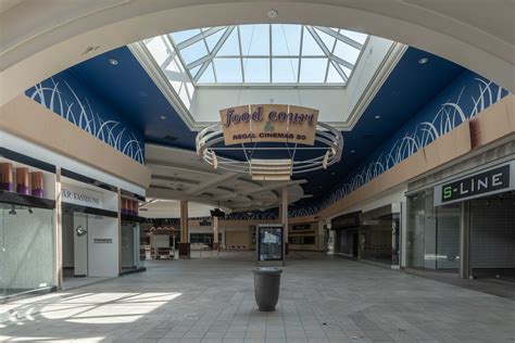 Abandoned Richmond Town Mall in Ohio — Abandoned Central