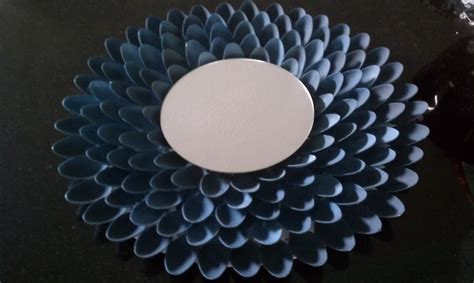 Nadia's DIY Projects: DIY Plastic Spoon Mirror