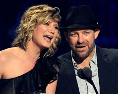 Sugarland Win Duo Video of the Year for ‘Stuck Like Glue’ at 2011 CMT ...