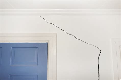 When Should You Worry About Cracks in Your Walls? | Building Pros