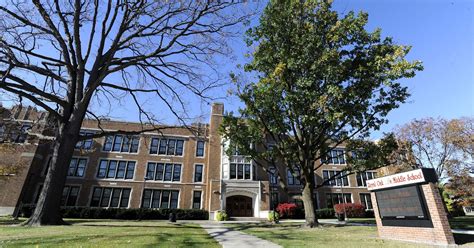 Royal Oak Middle School students chant 'Build that wall'