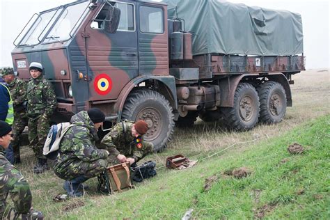 Explosive Ordnance Disposal (EOD) team uses TriNitroToluene - NARA ...