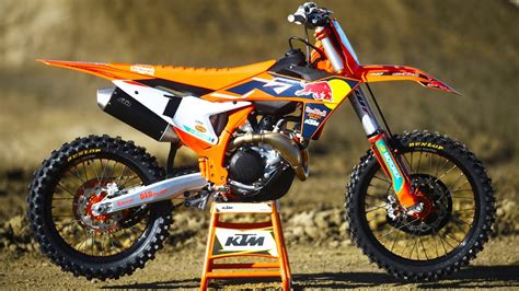 First Ride 2022 KTM 450SXF Factory Edition - Dirt Bike Magazine - YouTube