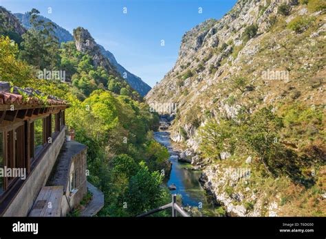 Cantabrian mountains hi-res stock photography and images - Alamy