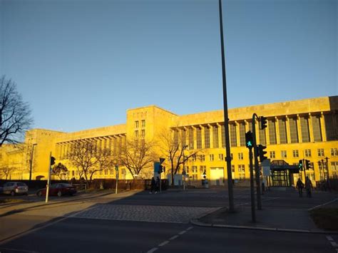 Tempelhof Park : r/aviation