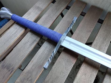 Crossguard on a Katana : SWORDS