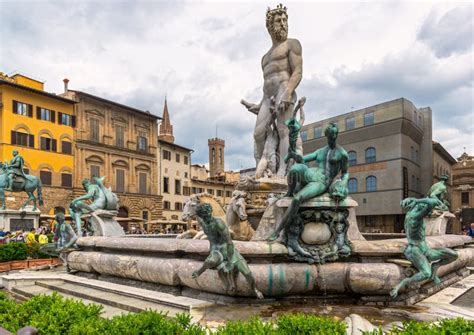 The Fountain of Neptune in Piazza Della Signoria in Florence Editorial ...