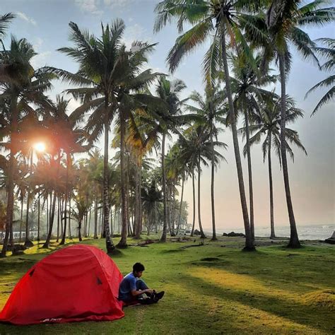 10 Potret Pantai Mandiri Lampung, Idaman Penggemar Surfing